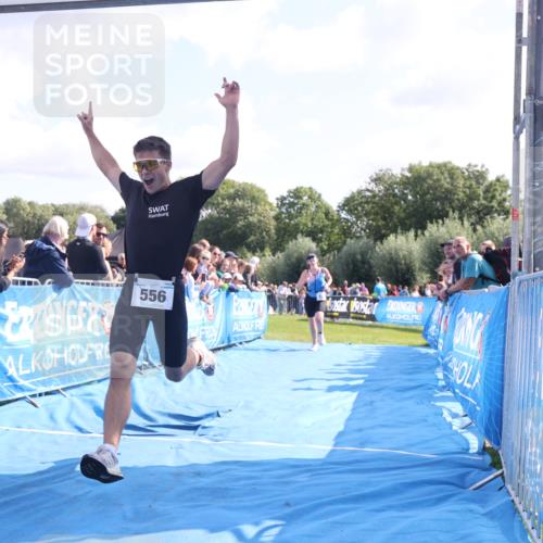 25.08.2024 - Elbe Triathlon Hamburg H.Heesch http://msf.ph/oto/6876771 25.08.2024 11:18:15 Ziel 123, 556 meine-sportfotos.de
