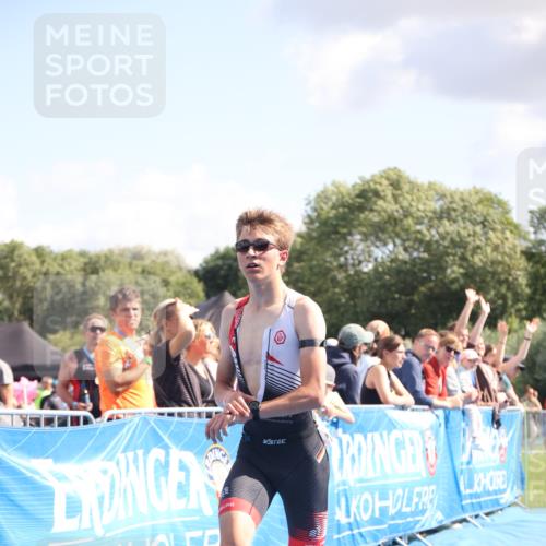 25.08.2024 - Elbe Triathlon Hamburg H.Heesch http://msf.ph/oto/6876773 25.08.2024 11:44:09 Ziel 1712 meine-sportfotos.de