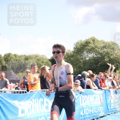 25.08.2024 - Elbe Triathlon Hamburg H.Heesch http://msf.ph/oto/6876776 25.08.2024 11:44:09 Ziel 1712 meine-sportfotos.de