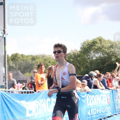 25.08.2024 - Elbe Triathlon Hamburg H.Heesch http://msf.ph/oto/6876779 25.08.2024 11:44:09 Ziel 1712 meine-sportfotos.de