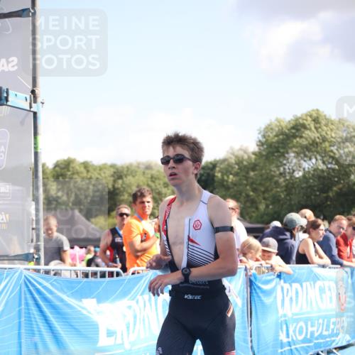25.08.2024 - Elbe Triathlon Hamburg H.Heesch http://msf.ph/oto/6876782 25.08.2024 11:44:09 Ziel 1712 meine-sportfotos.de