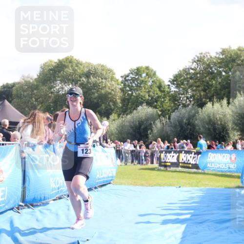 25.08.2024 - Elbe Triathlon Hamburg H.Heesch http://msf.ph/oto/6876786 25.08.2024 11:18:17 Ziel 123, 556 meine-sportfotos.de