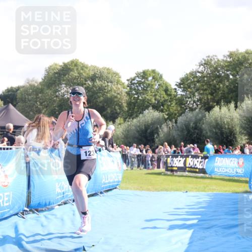 25.08.2024 - Elbe Triathlon Hamburg H.Heesch http://msf.ph/oto/6876789 25.08.2024 11:18:17 Ziel 123, 556 meine-sportfotos.de