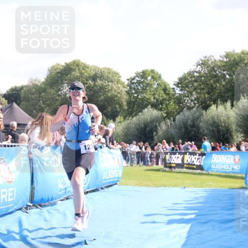 25.08.2024 - Elbe Triathlon Hamburg H.Heesch http://msf.ph/oto/6876791 25.08.2024 11:18:17 Ziel 123, 556 meine-sportfotos.de