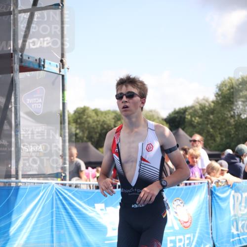 25.08.2024 - Elbe Triathlon Hamburg H.Heesch http://msf.ph/oto/6876792 25.08.2024 11:44:09 Ziel 1712 meine-sportfotos.de