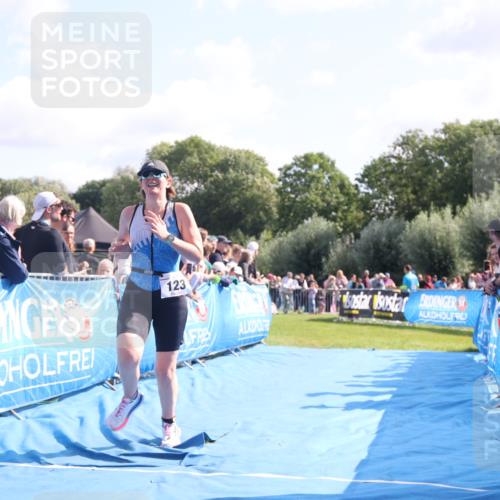 25.08.2024 - Elbe Triathlon Hamburg H.Heesch http://msf.ph/oto/6876813 25.08.2024 11:18:17 Ziel 123, 556 meine-sportfotos.de