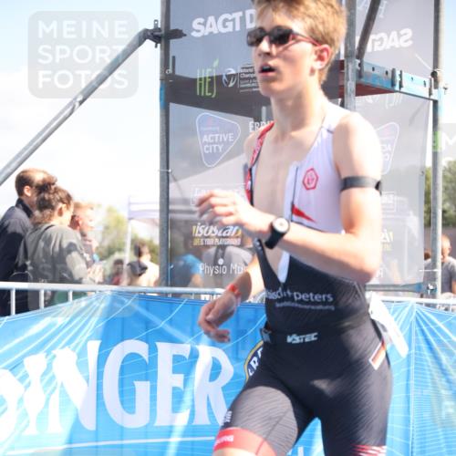 25.08.2024 - Elbe Triathlon Hamburg H.Heesch http://msf.ph/oto/6876815 25.08.2024 11:44:10 Ziel 1712 meine-sportfotos.de