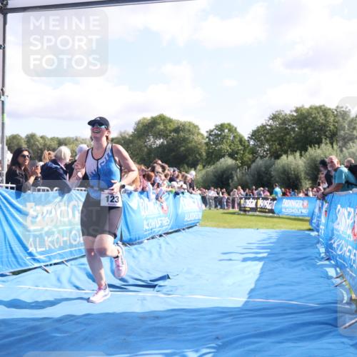 25.08.2024 - Elbe Triathlon Hamburg H.Heesch http://msf.ph/oto/6876830 25.08.2024 11:18:18 Ziel 123, 556 meine-sportfotos.de