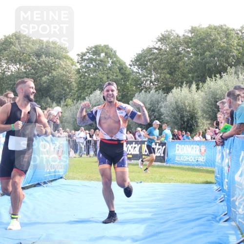 25.08.2024 - Elbe Triathlon Hamburg H.Heesch http://msf.ph/oto/6876879 25.08.2024 11:18:31 Ziel 312 meine-sportfotos.de