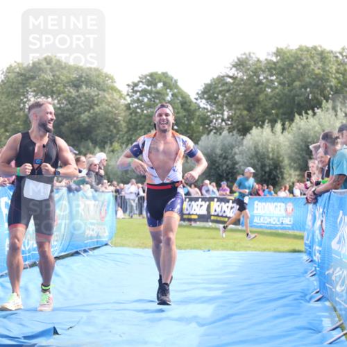 25.08.2024 - Elbe Triathlon Hamburg H.Heesch http://msf.ph/oto/6876888 25.08.2024 11:18:31 Ziel 312 meine-sportfotos.de