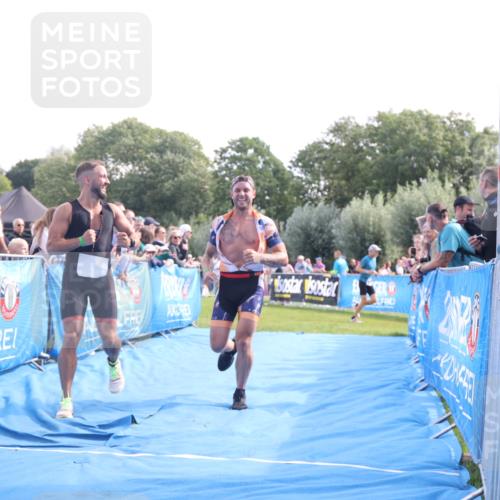 25.08.2024 - Elbe Triathlon Hamburg H.Heesch http://msf.ph/oto/6876896 25.08.2024 11:18:31 Ziel 312 meine-sportfotos.de