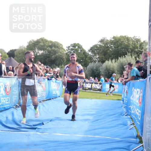 25.08.2024 - Elbe Triathlon Hamburg H.Heesch http://msf.ph/oto/6876899 25.08.2024 11:18:31 Ziel 312 meine-sportfotos.de