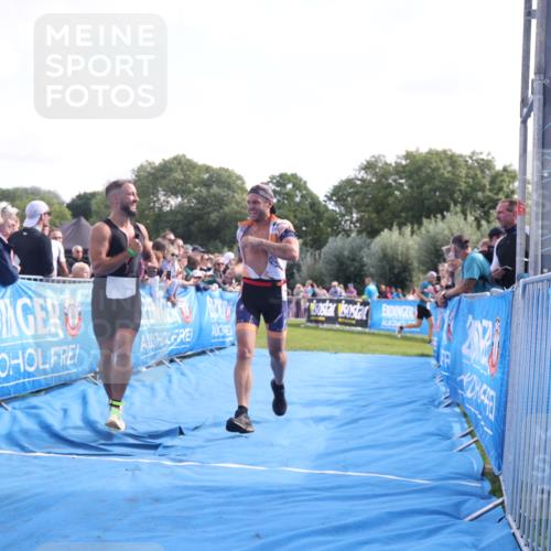 25.08.2024 - Elbe Triathlon Hamburg H.Heesch http://msf.ph/oto/6876910 25.08.2024 11:18:31 Ziel 312 meine-sportfotos.de