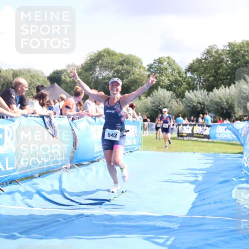 25.08.2024 - Elbe Triathlon Hamburg H.Heesch http://msf.ph/oto/6876988 25.08.2024 12:08:11 Ziel 542, 1524, 1678 meine-sportfotos.de