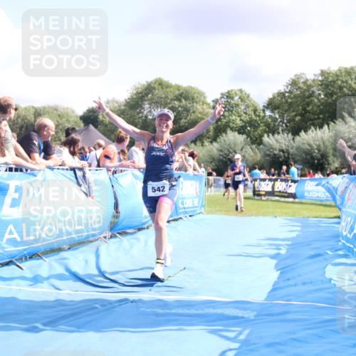 25.08.2024 - Elbe Triathlon Hamburg H.Heesch http://msf.ph/oto/6876994 25.08.2024 12:08:11 Ziel 542, 1524, 1678 meine-sportfotos.de