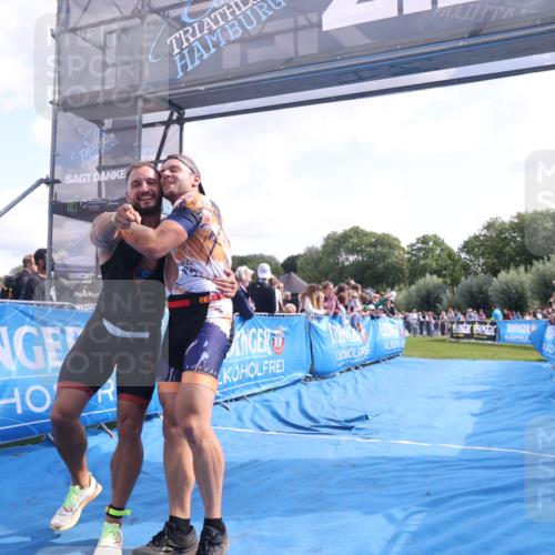 25.08.2024 - Elbe Triathlon Hamburg H.Heesch http://msf.ph/oto/6877015 25.08.2024 11:18:33 Ziel 312 meine-sportfotos.de
