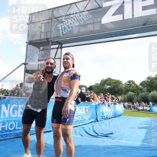 25.08.2024 - Elbe Triathlon Hamburg H.Heesch http://msf.ph/oto/6877018 25.08.2024 11:18:34 Ziel 312 meine-sportfotos.de