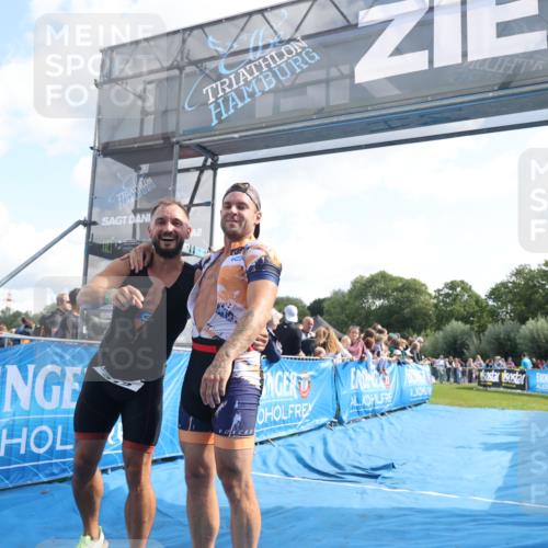 25.08.2024 - Elbe Triathlon Hamburg H.Heesch http://msf.ph/oto/6877021 25.08.2024 11:18:35 Ziel 312 meine-sportfotos.de
