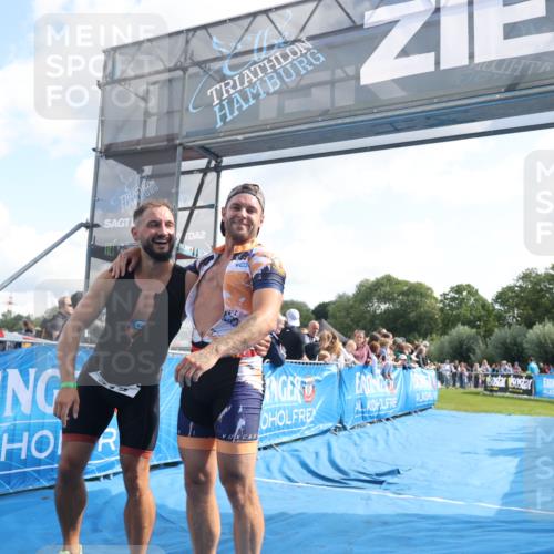 25.08.2024 - Elbe Triathlon Hamburg H.Heesch http://msf.ph/oto/6877031 25.08.2024 11:18:35 Ziel 312 meine-sportfotos.de