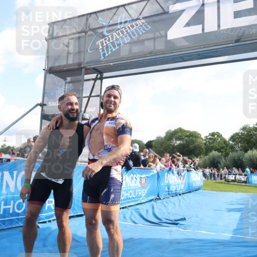 25.08.2024 - Elbe Triathlon Hamburg H.Heesch http://msf.ph/oto/6877034 25.08.2024 11:18:35 Ziel 312 meine-sportfotos.de
