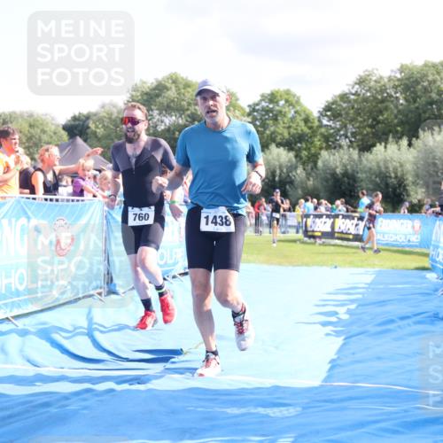 25.08.2024 - Elbe Triathlon Hamburg H.Heesch http://msf.ph/oto/6877048 25.08.2024 11:45:10 Ziel 760, 782, 1438 meine-sportfotos.de