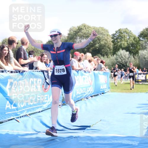 25.08.2024 - Elbe Triathlon Hamburg H.Heesch http://msf.ph/oto/6877066 25.08.2024 12:08:14 Ziel 542, 552, 1524, 1652, 1678 meine-sportfotos.de