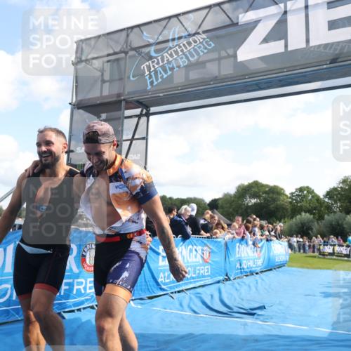 25.08.2024 - Elbe Triathlon Hamburg H.Heesch http://msf.ph/oto/6877073 25.08.2024 11:18:35 Ziel 312 meine-sportfotos.de