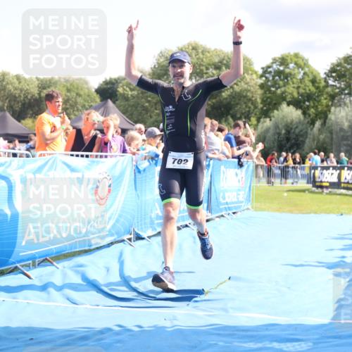 25.08.2024 - Elbe Triathlon Hamburg H.Heesch http://msf.ph/oto/6877079 25.08.2024 11:45:17 Ziel 760, 782 meine-sportfotos.de