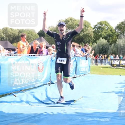 25.08.2024 - Elbe Triathlon Hamburg H.Heesch http://msf.ph/oto/6877085 25.08.2024 11:45:17 Ziel 760, 782 meine-sportfotos.de