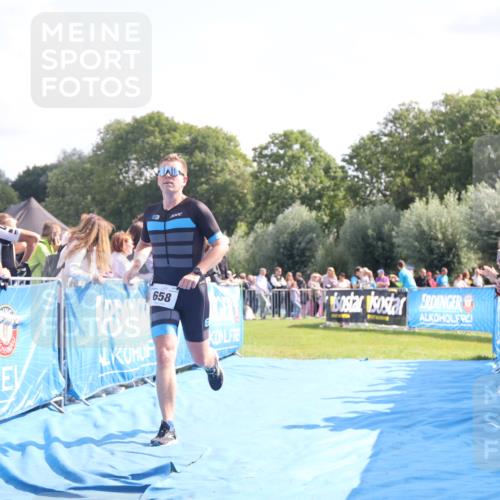 25.08.2024 - Elbe Triathlon Hamburg H.Heesch http://msf.ph/oto/6877086 25.08.2024 11:18:55 Ziel 658 meine-sportfotos.de
