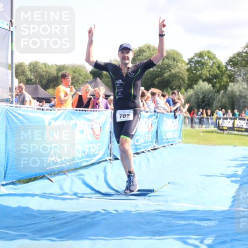 25.08.2024 - Elbe Triathlon Hamburg H.Heesch http://msf.ph/oto/6877091 25.08.2024 11:45:17 Ziel 760, 782 meine-sportfotos.de