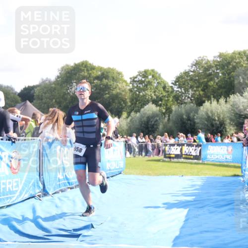 25.08.2024 - Elbe Triathlon Hamburg H.Heesch http://msf.ph/oto/6877092 25.08.2024 11:18:55 Ziel 658 meine-sportfotos.de