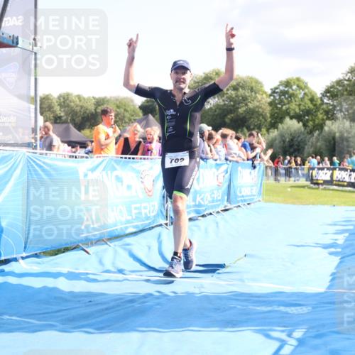 25.08.2024 - Elbe Triathlon Hamburg H.Heesch http://msf.ph/oto/6877093 25.08.2024 11:45:17 Ziel 760, 782 meine-sportfotos.de