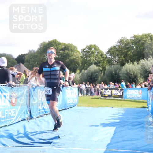 25.08.2024 - Elbe Triathlon Hamburg H.Heesch http://msf.ph/oto/6877094 25.08.2024 11:18:55 Ziel 658 meine-sportfotos.de