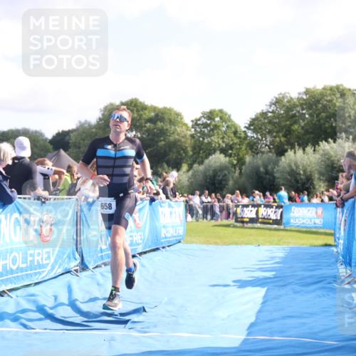 25.08.2024 - Elbe Triathlon Hamburg H.Heesch http://msf.ph/oto/6877100 25.08.2024 11:18:55 Ziel 658 meine-sportfotos.de