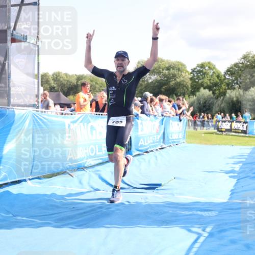 25.08.2024 - Elbe Triathlon Hamburg H.Heesch http://msf.ph/oto/6877102 25.08.2024 11:45:17 Ziel 760, 782 meine-sportfotos.de
