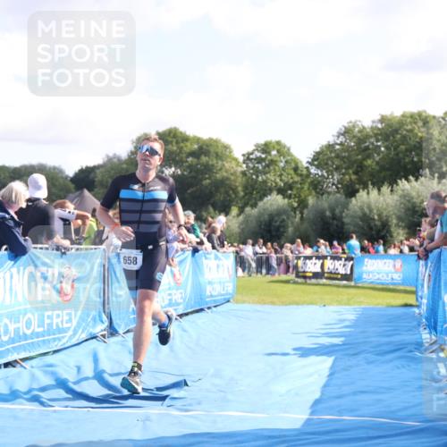 25.08.2024 - Elbe Triathlon Hamburg H.Heesch http://msf.ph/oto/6877103 25.08.2024 11:18:55 Ziel 658 meine-sportfotos.de