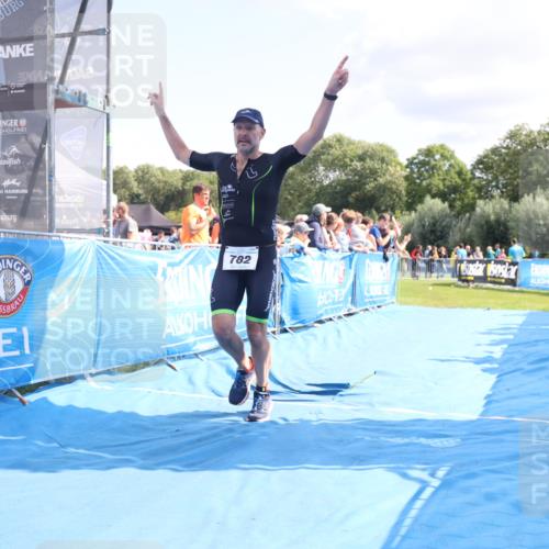 25.08.2024 - Elbe Triathlon Hamburg H.Heesch http://msf.ph/oto/6877108 25.08.2024 11:45:17 Ziel 760, 782 meine-sportfotos.de