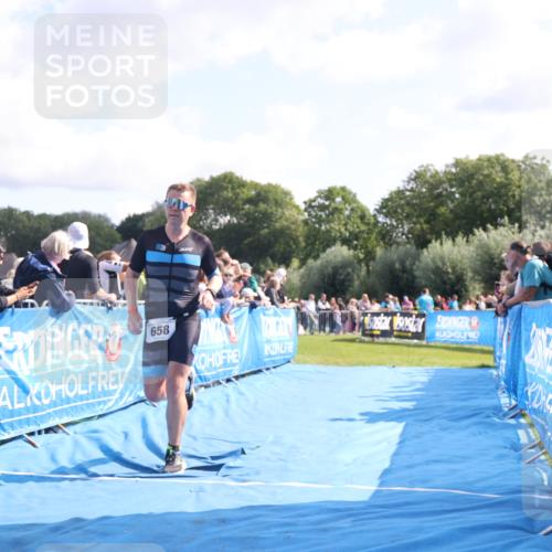 25.08.2024 - Elbe Triathlon Hamburg H.Heesch http://msf.ph/oto/6877109 25.08.2024 11:18:55 Ziel 658 meine-sportfotos.de