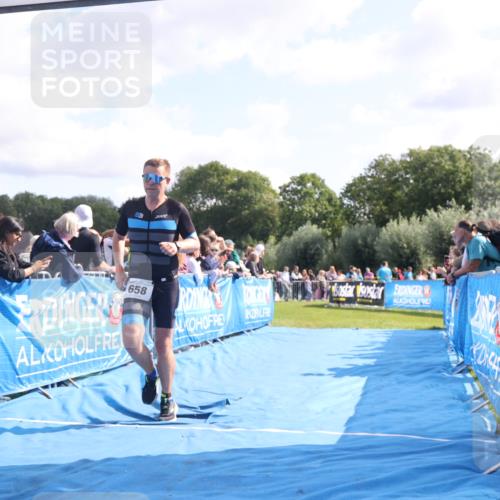 25.08.2024 - Elbe Triathlon Hamburg H.Heesch http://msf.ph/oto/6877112 25.08.2024 11:18:55 Ziel 658 meine-sportfotos.de