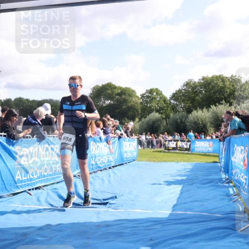 25.08.2024 - Elbe Triathlon Hamburg H.Heesch http://msf.ph/oto/6877115 25.08.2024 11:18:55 Ziel 658 meine-sportfotos.de