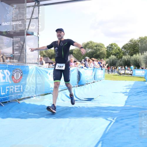 25.08.2024 - Elbe Triathlon Hamburg H.Heesch http://msf.ph/oto/6877118 25.08.2024 11:45:17 Ziel 760, 782 meine-sportfotos.de