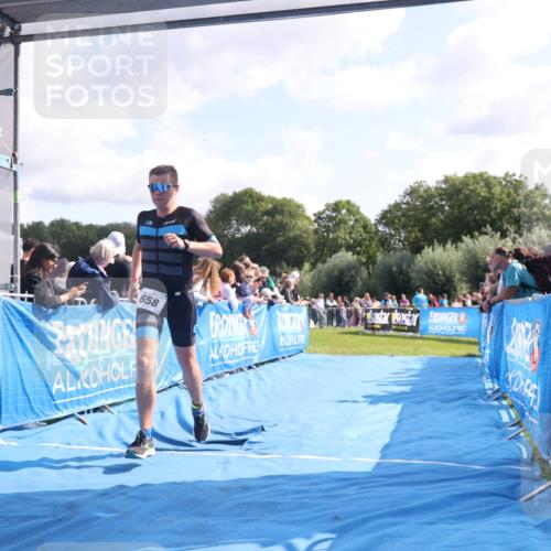25.08.2024 - Elbe Triathlon Hamburg H.Heesch http://msf.ph/oto/6877119 25.08.2024 11:18:55 Ziel 658 meine-sportfotos.de