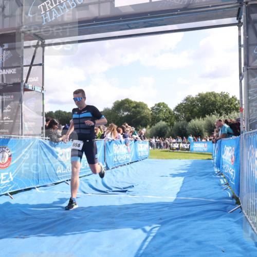 25.08.2024 - Elbe Triathlon Hamburg H.Heesch http://msf.ph/oto/6877125 25.08.2024 11:18:55 Ziel 658 meine-sportfotos.de