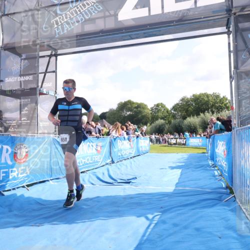 25.08.2024 - Elbe Triathlon Hamburg H.Heesch http://msf.ph/oto/6877138 25.08.2024 11:18:56 Ziel 658 meine-sportfotos.de