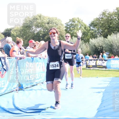 25.08.2024 - Elbe Triathlon Hamburg H.Heesch http://msf.ph/oto/6877139 25.08.2024 12:08:19 Ziel 552, 1524, 1652, 1678 meine-sportfotos.de