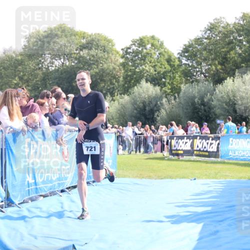 25.08.2024 - Elbe Triathlon Hamburg H.Heesch http://msf.ph/oto/6877145 25.08.2024 11:19:09 Ziel 721 meine-sportfotos.de