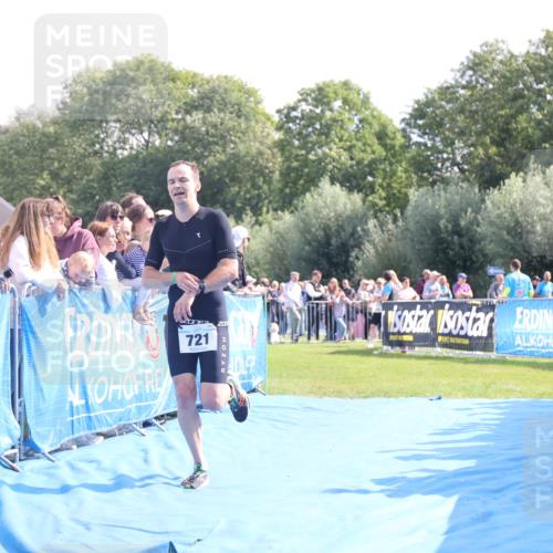25.08.2024 - Elbe Triathlon Hamburg H.Heesch http://msf.ph/oto/6877147 25.08.2024 11:19:09 Ziel 721 meine-sportfotos.de
