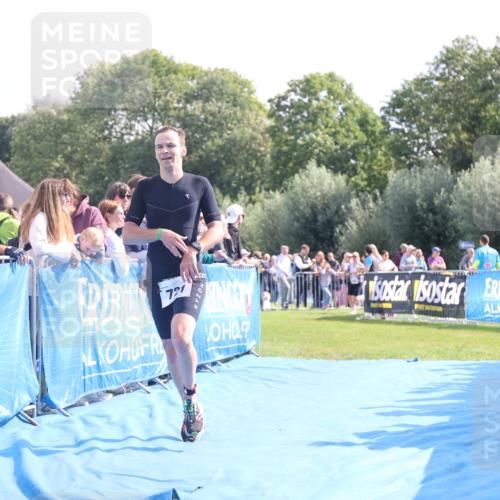 25.08.2024 - Elbe Triathlon Hamburg H.Heesch http://msf.ph/oto/6877154 25.08.2024 11:19:09 Ziel 721 meine-sportfotos.de