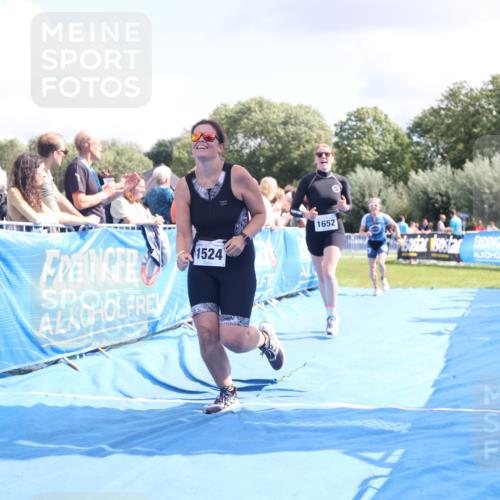 25.08.2024 - Elbe Triathlon Hamburg H.Heesch http://msf.ph/oto/6877159 25.08.2024 12:08:19 Ziel 552, 1524, 1652, 1678 meine-sportfotos.de